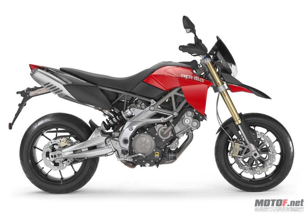 Aprilia Dorsoduro Red.jpg