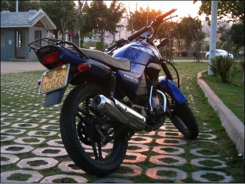 2005YBR125G-01.jpg