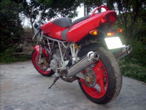 杜卡迪750