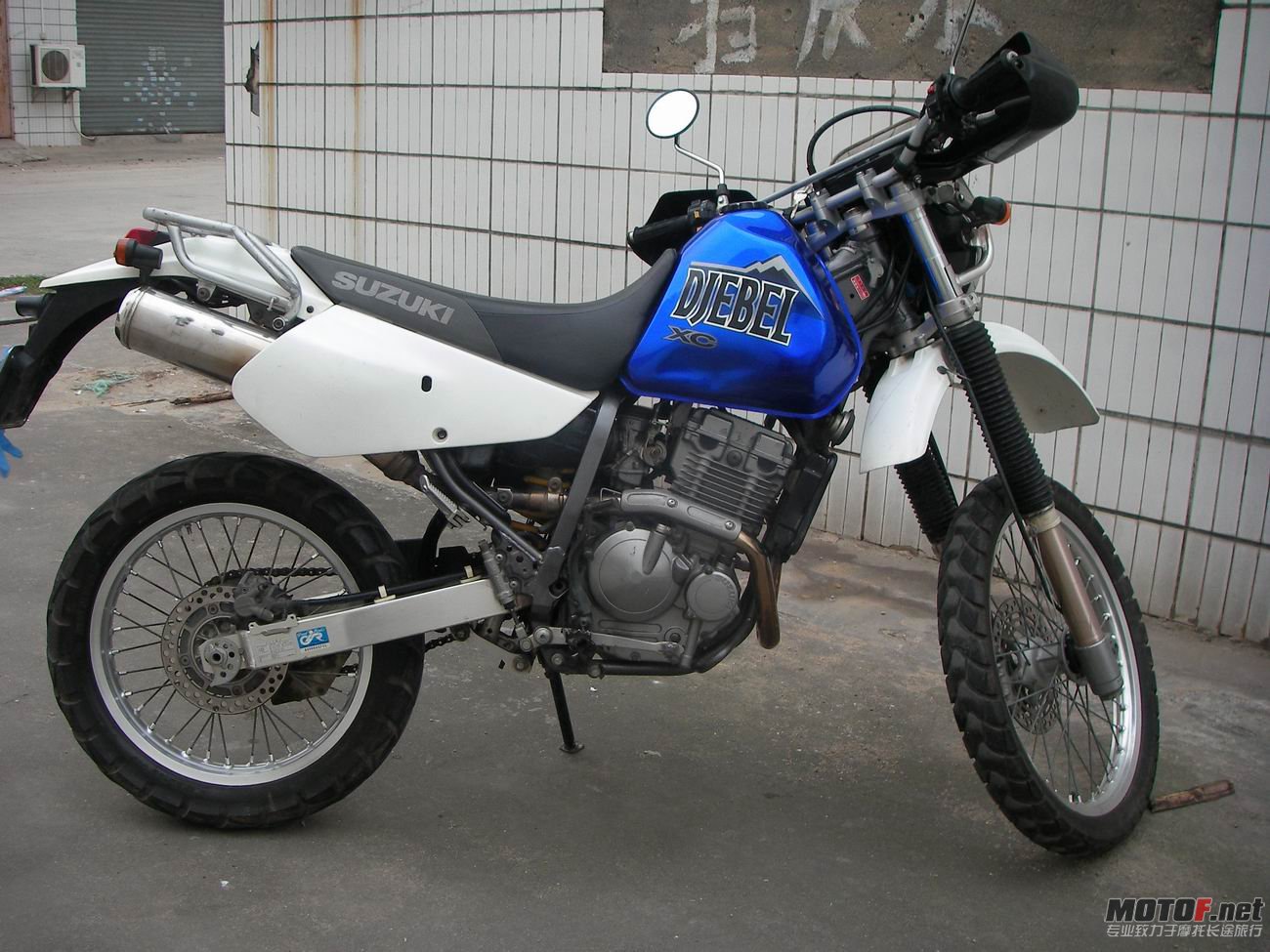 右侧.JPG