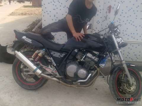 CB400