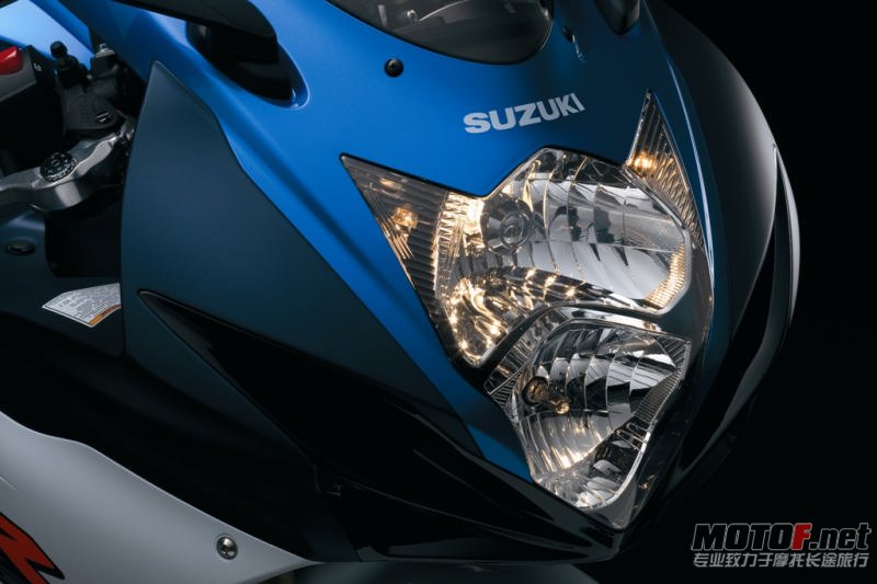 v_101009103105_gsx-r750l1_headlight.jpg