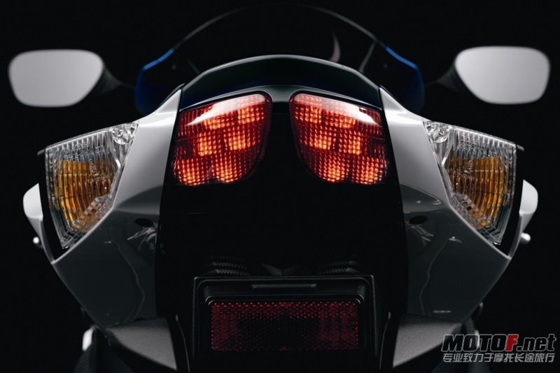 v_101009103132_gsx-r750l1_taillight2.jpg