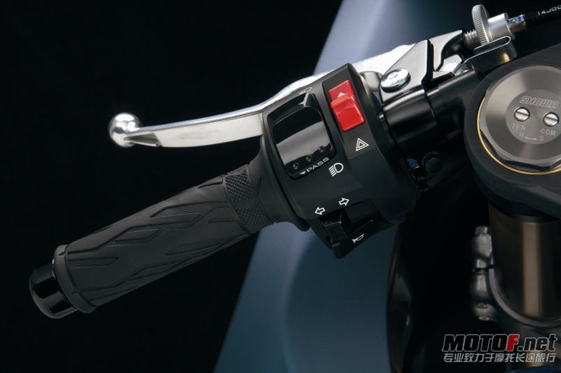 v_101009103518_gsx-r750l1_switch_l.jpg