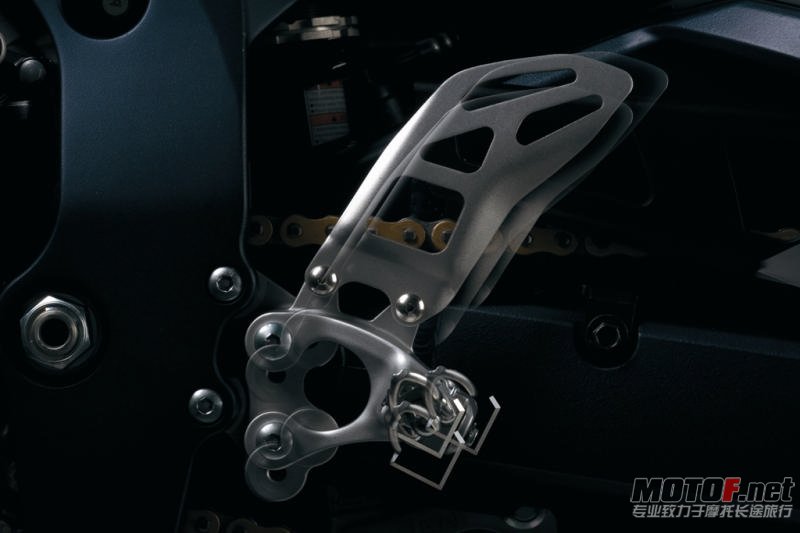 v_101009103948_gsx-r750l1_footpeg.jpg