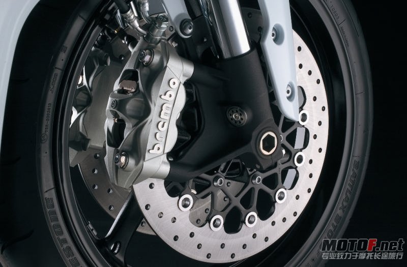 v_101009104014_gsx-r750l1_frontbrake.jpg