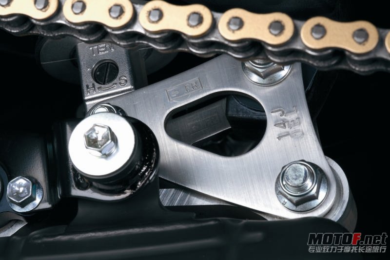 v_101009104041_gsx-r750l1_rearshocklink.jpg