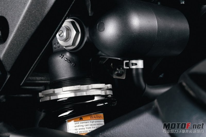 v_101009104111_gsx-r750l1_rearsus_bldc2.jpg