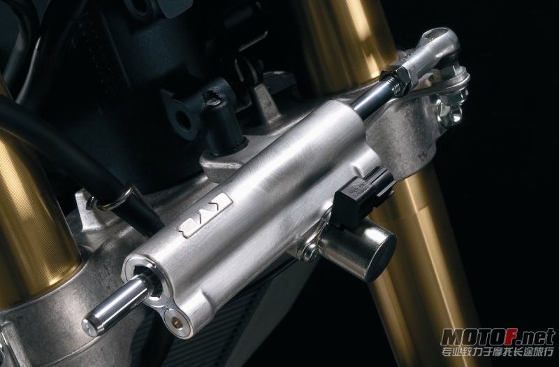 v_101009104145_gsx-r750l1_steeringdamper.jpg