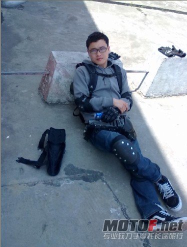 27俺也漏个脸有点狼狈.jpg