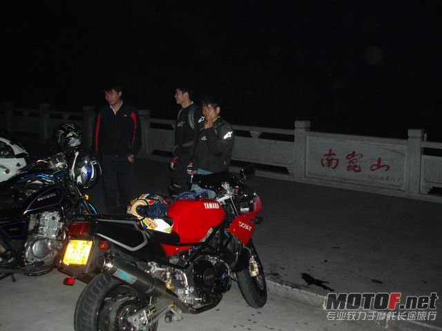 到了山顶