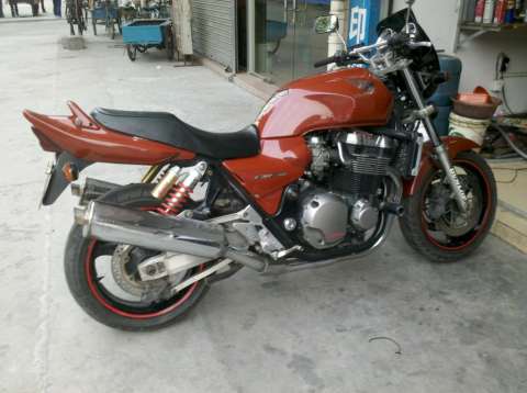CB1300