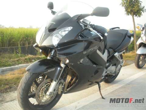 06年VFR800