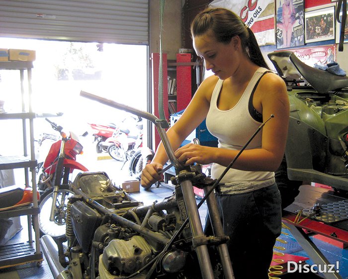 AFT07_Wrenching700.jpg