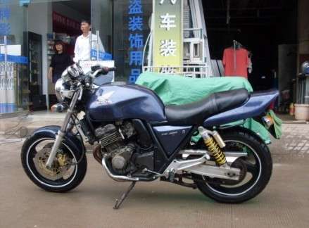 CB400