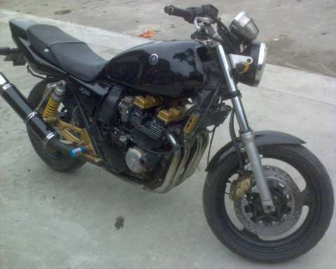 XJR400