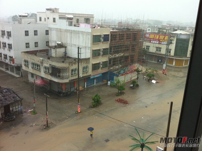 一大早碣石还在下雨