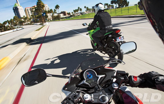 kawasaki_ninja_250r_vs__honda_cbr250r_-_comparison_test_image_575_346.jpg