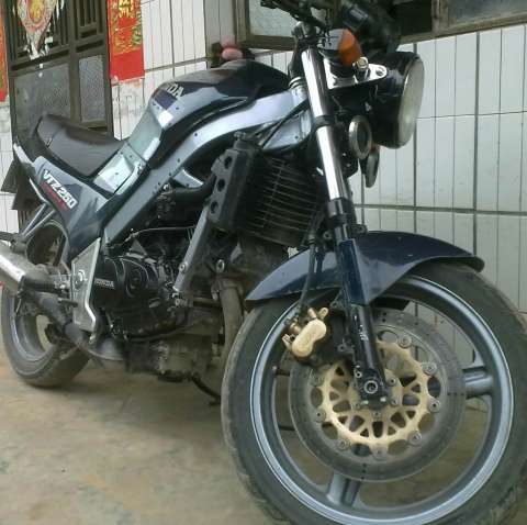 本田VTZ250