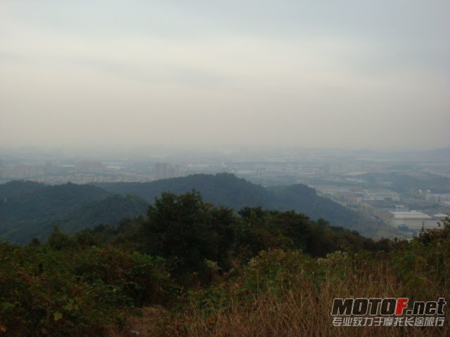 山顶远望