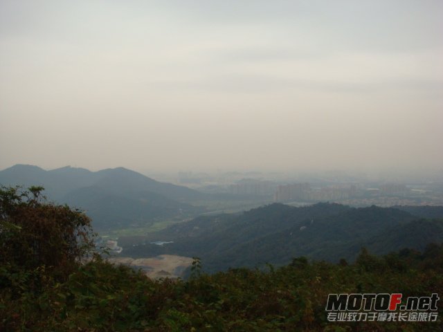 山顶远望