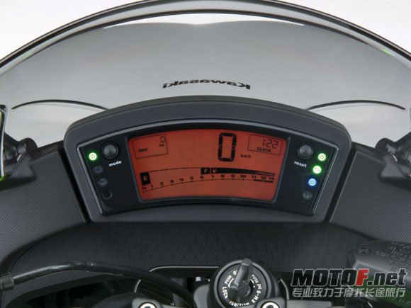 11_EX400CD_G_04.jpg