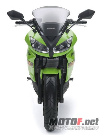 11_EX400CD_LIM_FA.jpg