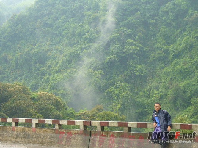 下雨中的小休