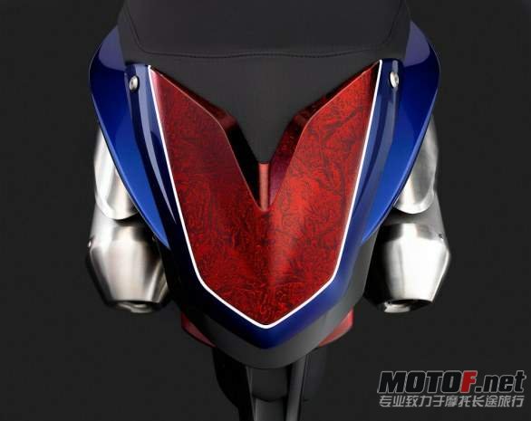Triumph Speed Triple 500000  1.jpg