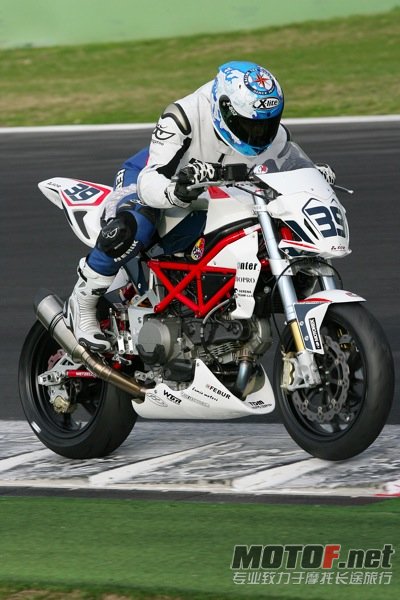 lara-cordioli-bimota10.jpg