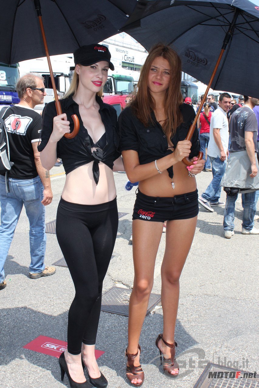 big_PaddockGirls_Misano_12.jpg