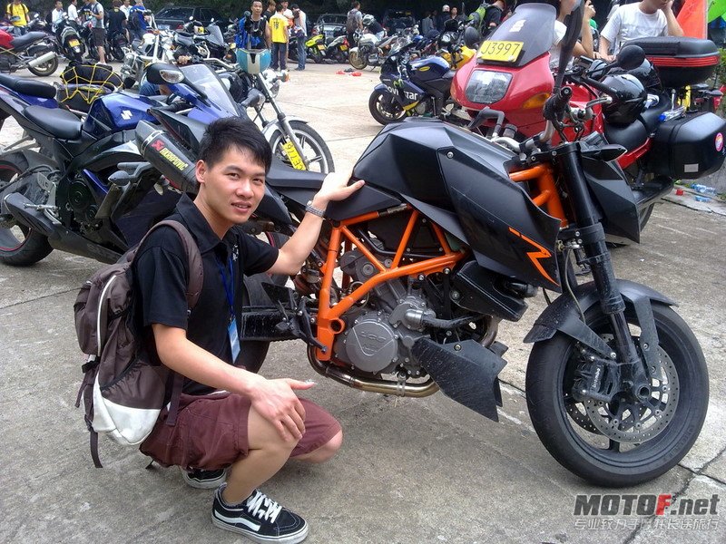 20110612208-1.jpg