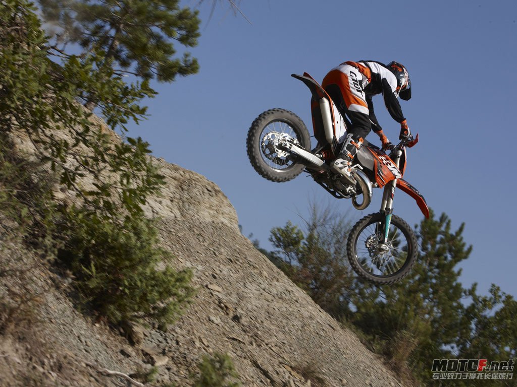 KTM_125EXC_2010_10_1024x768.jpg