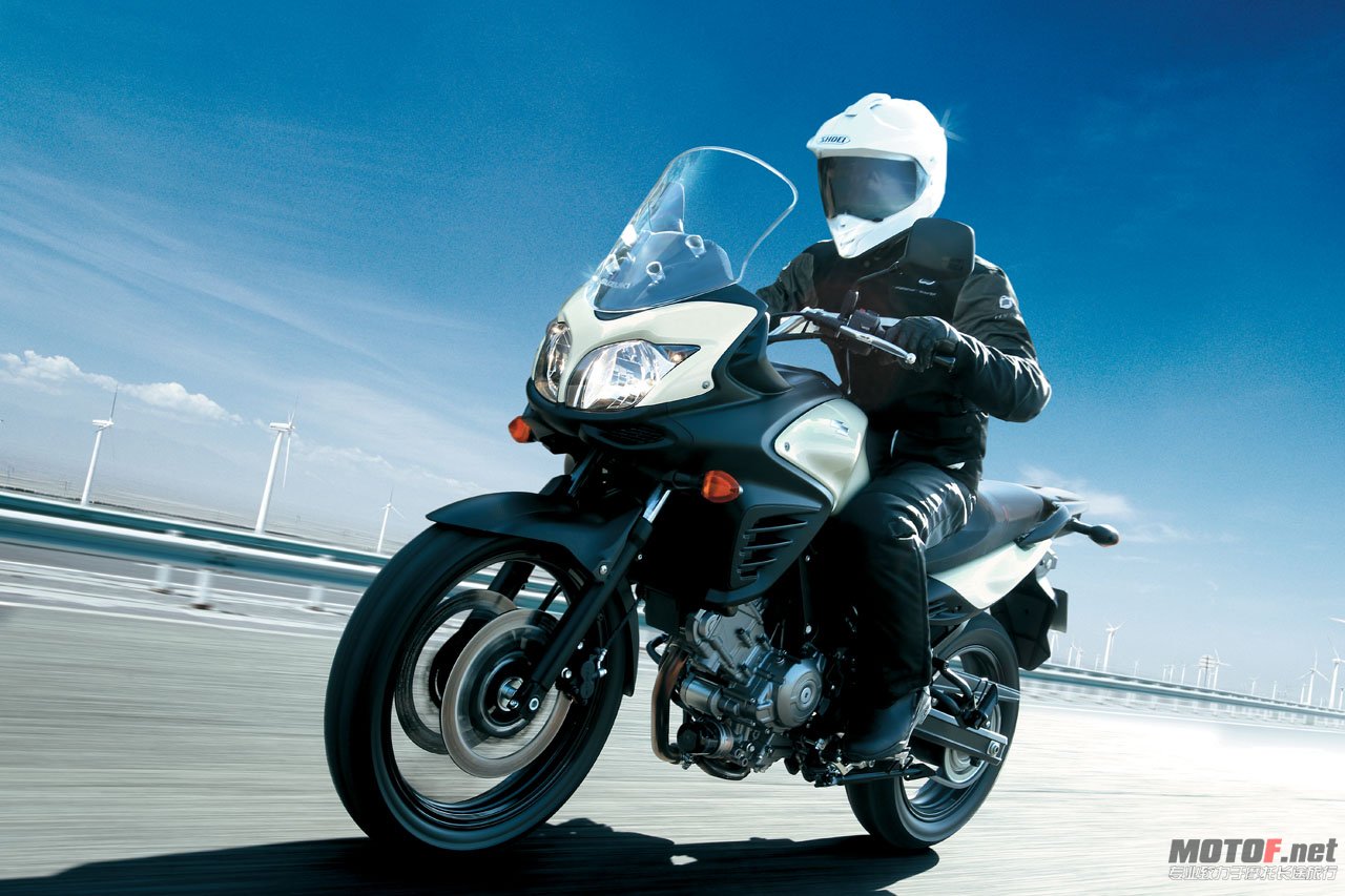 big_3suzuki_dl650_26.jpg