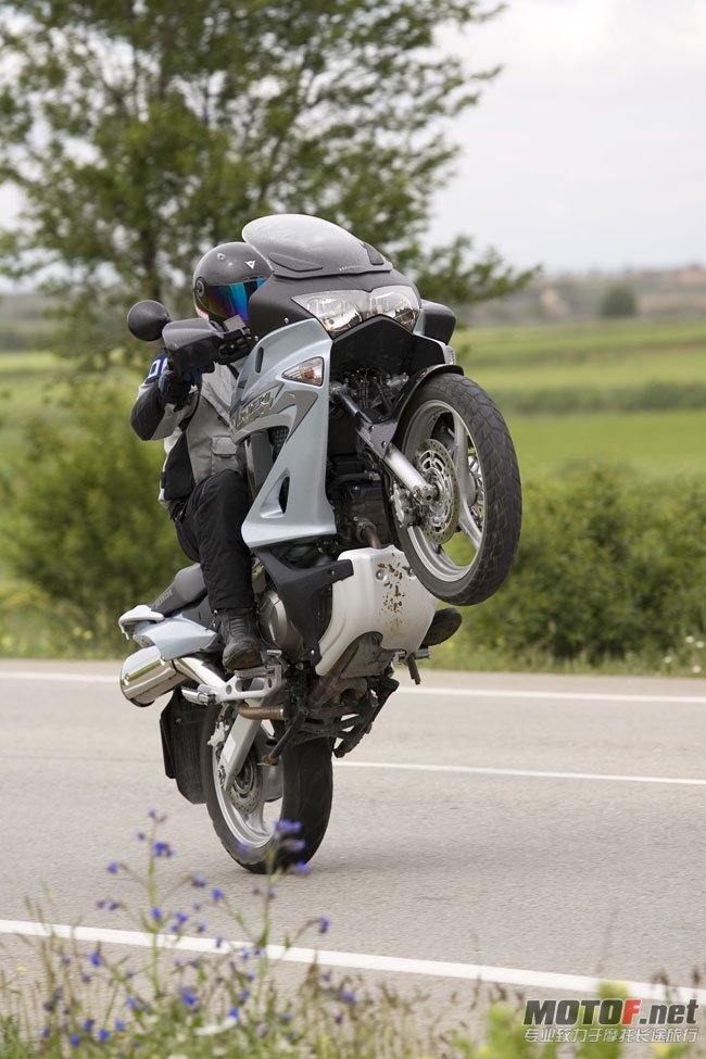 0206-honda-varaderoXl1000-3.jpg