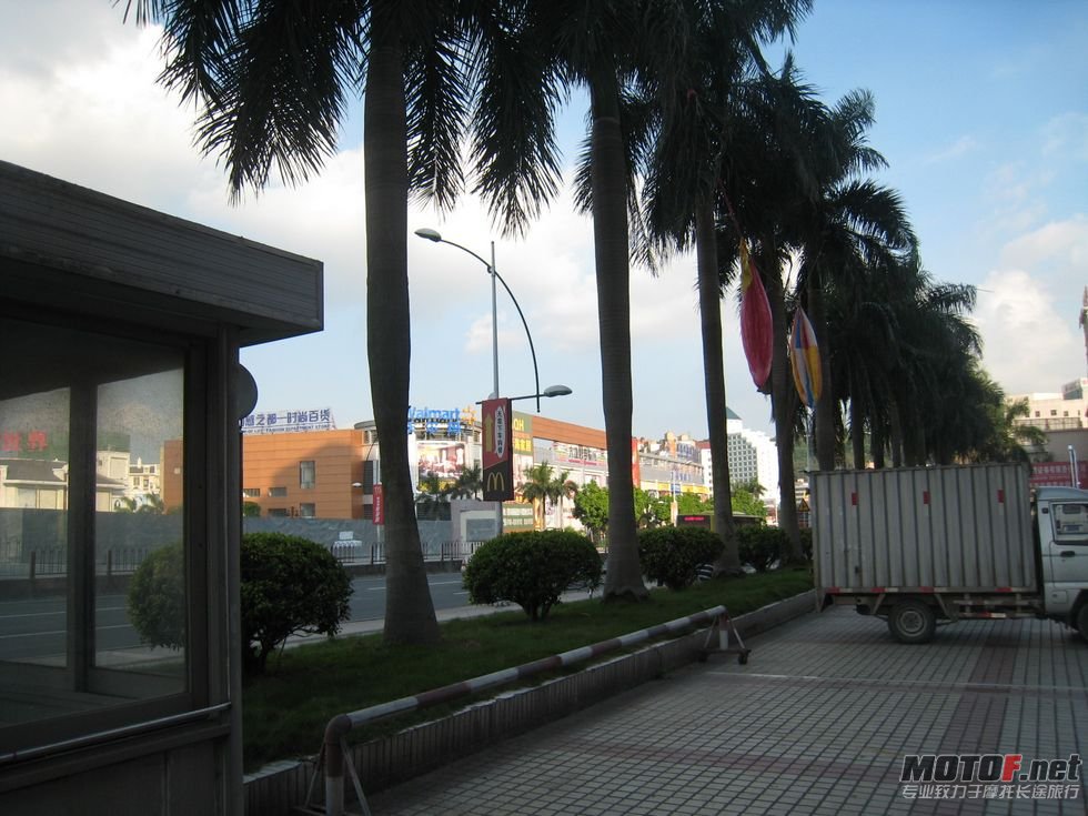 2011年7月3曰东莞买宝马 034.jpg