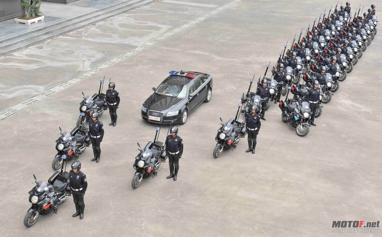 big_Mana850_polizia_Chongqing1.jpg