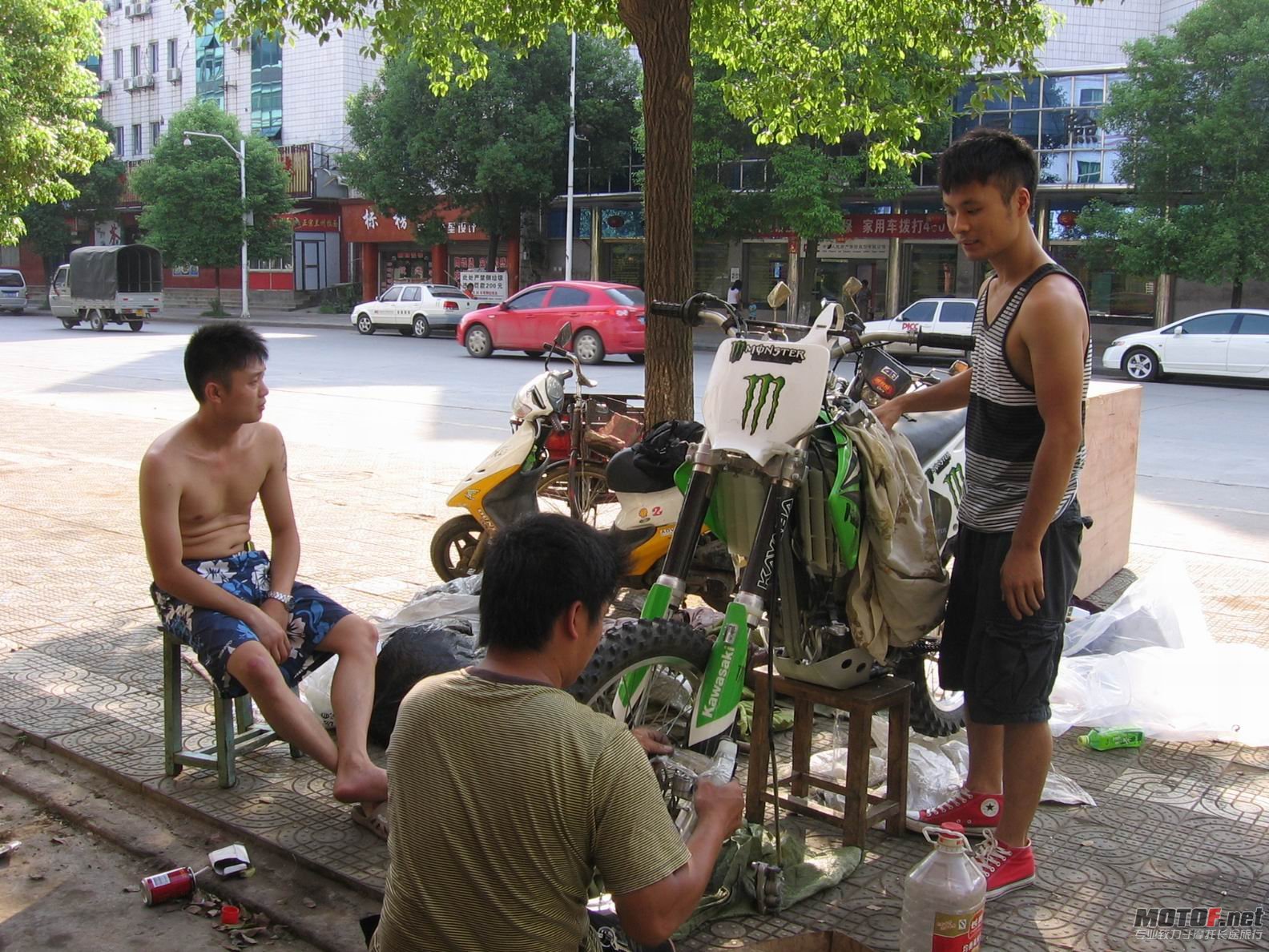 下午的太阳很毒.JPG
