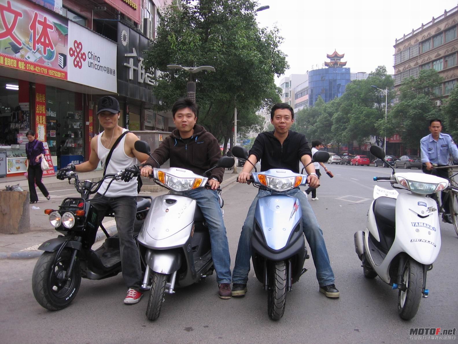 跑车纷纷换踏板.jpg