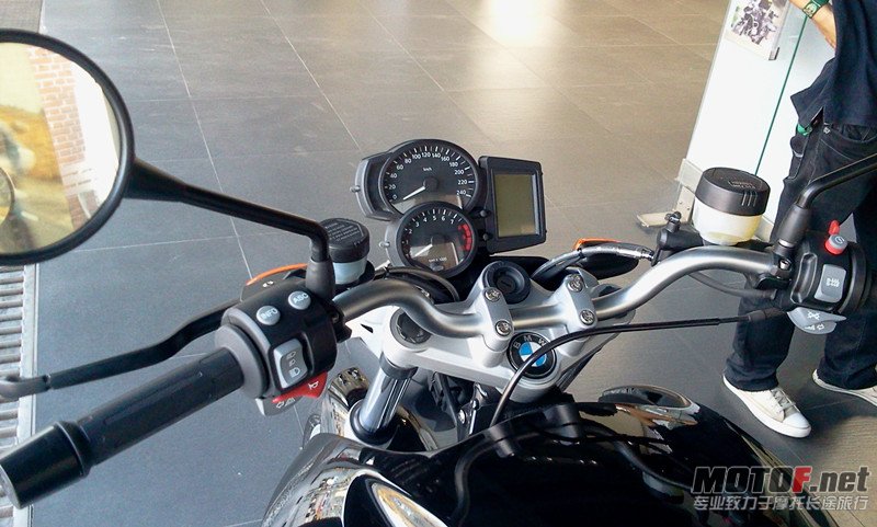 R1200R 1.jpg