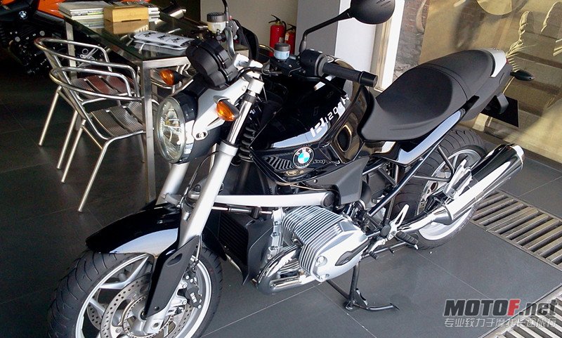 R1200R 3.jpg