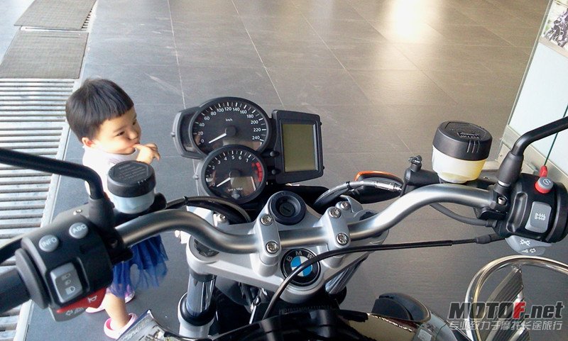 R1200R 5.jpg