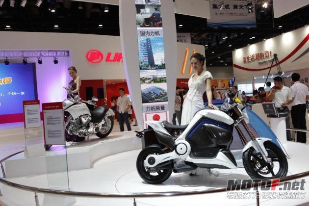 Girls_EICMA_Cina_2011_04.JPG_630.jpg