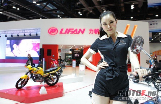 Girls_EICMA_Cina_2011_07.JPG_630.jpg