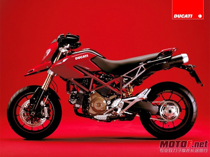 HM_1100-s_R_lato-SX_Ducati_motor.jpg