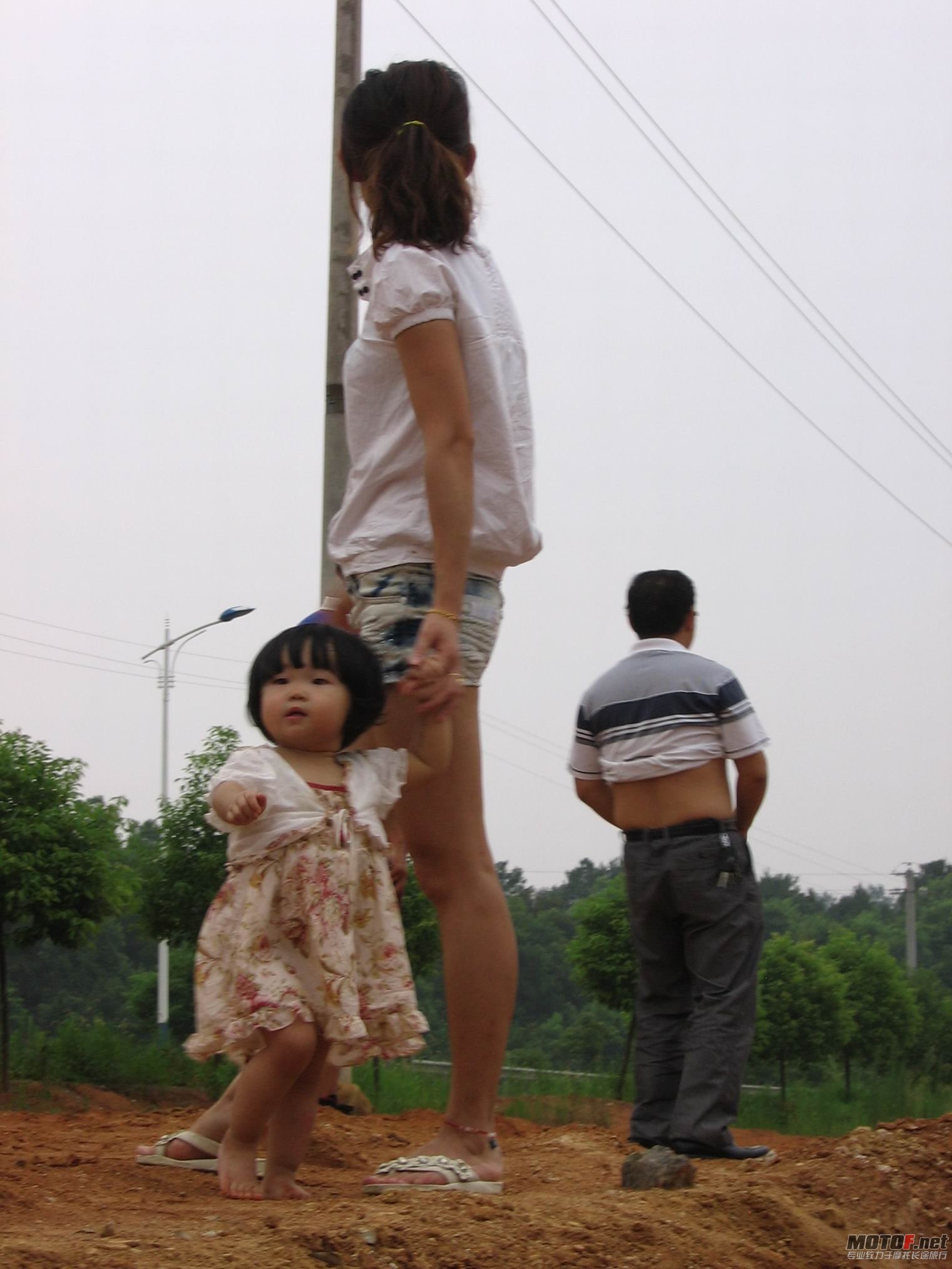 背后的那个人在做什么？.JPG