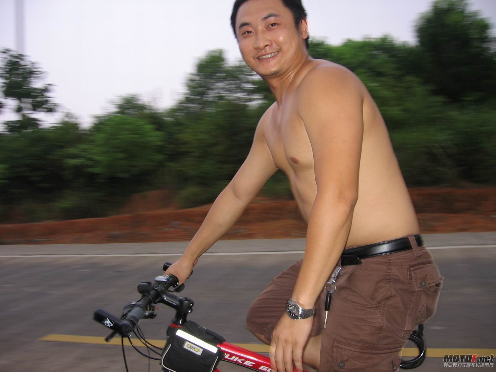 自行车肉男、搏击男.JPG
