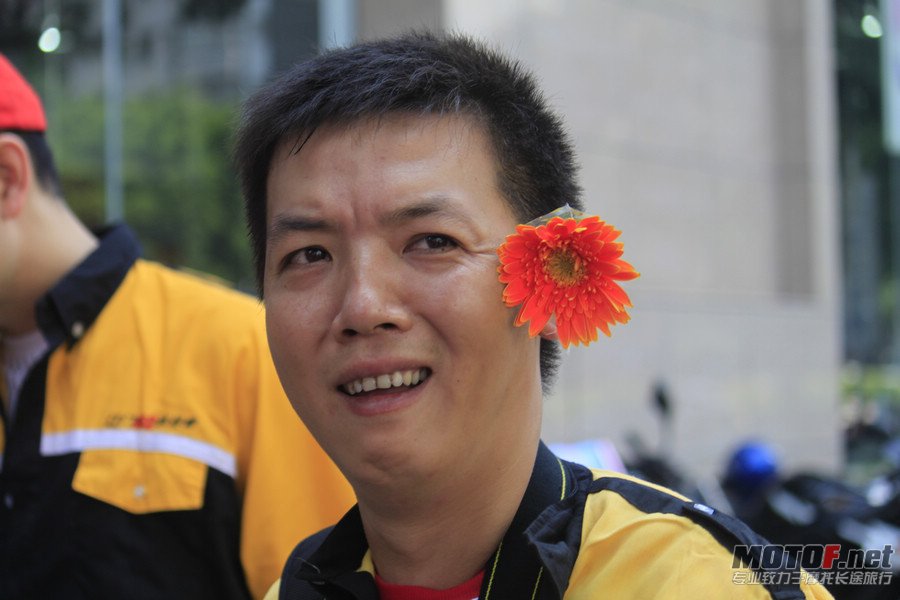 我还要上镜，别走·····
