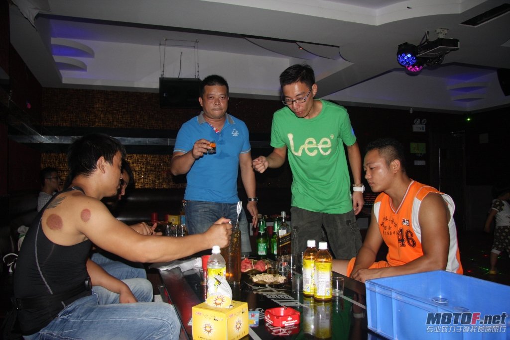 为旅途愉快饮杯~~~