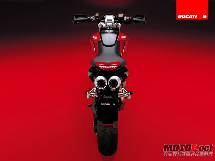 HM_1100_R_retro_luci-ON_Ducati_motor.jpg